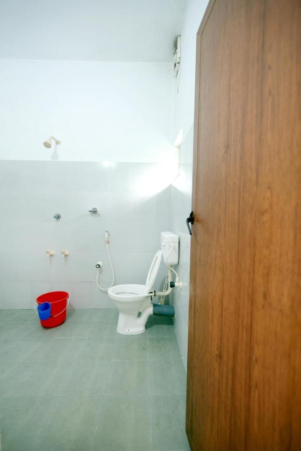 Daffodil Rooms - Non Ac Tellicherry ภายนอก รูปภาพ
