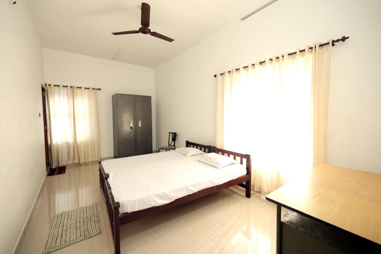 Daffodil Rooms - Non Ac Tellicherry ภายนอก รูปภาพ